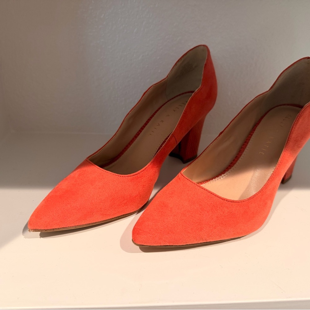 Women's Orange Suede Pointed-Toe Block Heel Pumps